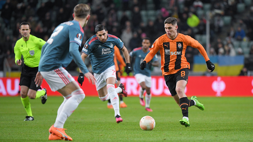 "Шахтер" с голом Ракицкого расписал ничью с "Фейеноордом" в 1/8 финала Лиги Европы