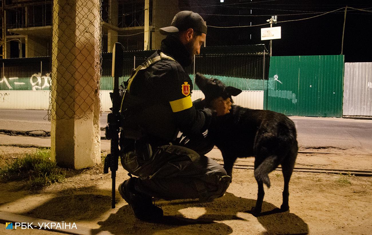 "Готові зустрічати росіян, ласкаво просимо, перестріляємо всіх". Репортаж з військової Одеси