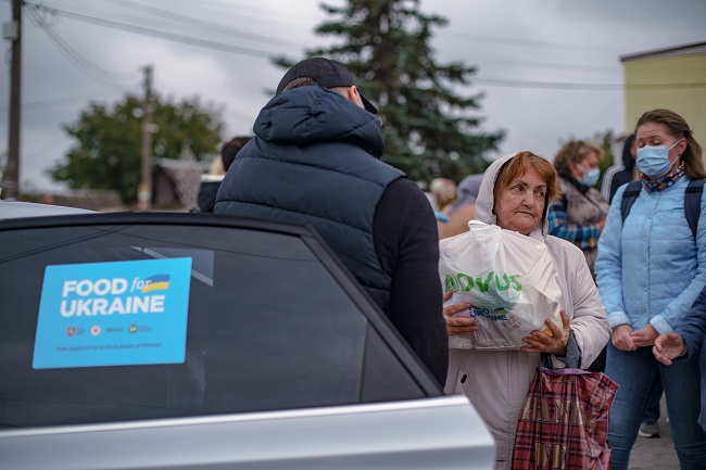 Более 300 000 продуктовых наборов для украинцев от NOVUS