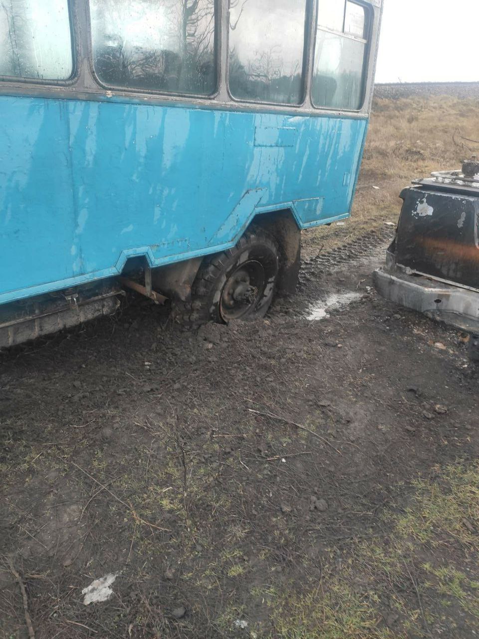 В Николаевской области автомобиль энергетиков взорвался на мине