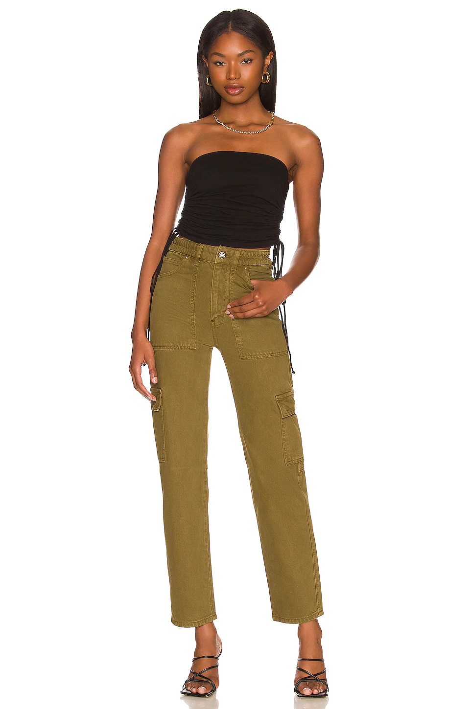 Горячий тренд: эти джинсы будут носить все этим летом (фото)