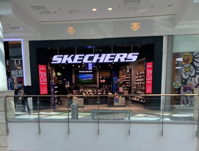 Робота кипить: світові бренди втридорога одягають росіян (фото)