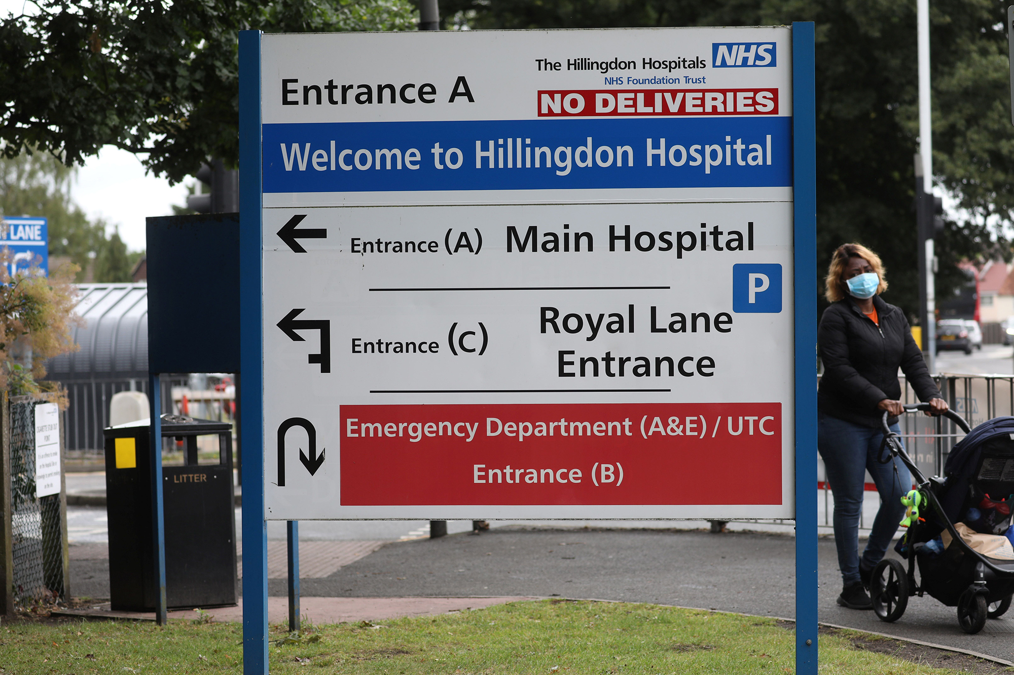 "Обрати лікаря неможливо". Що біженкам треба знати про безплатні пологи за кордоном