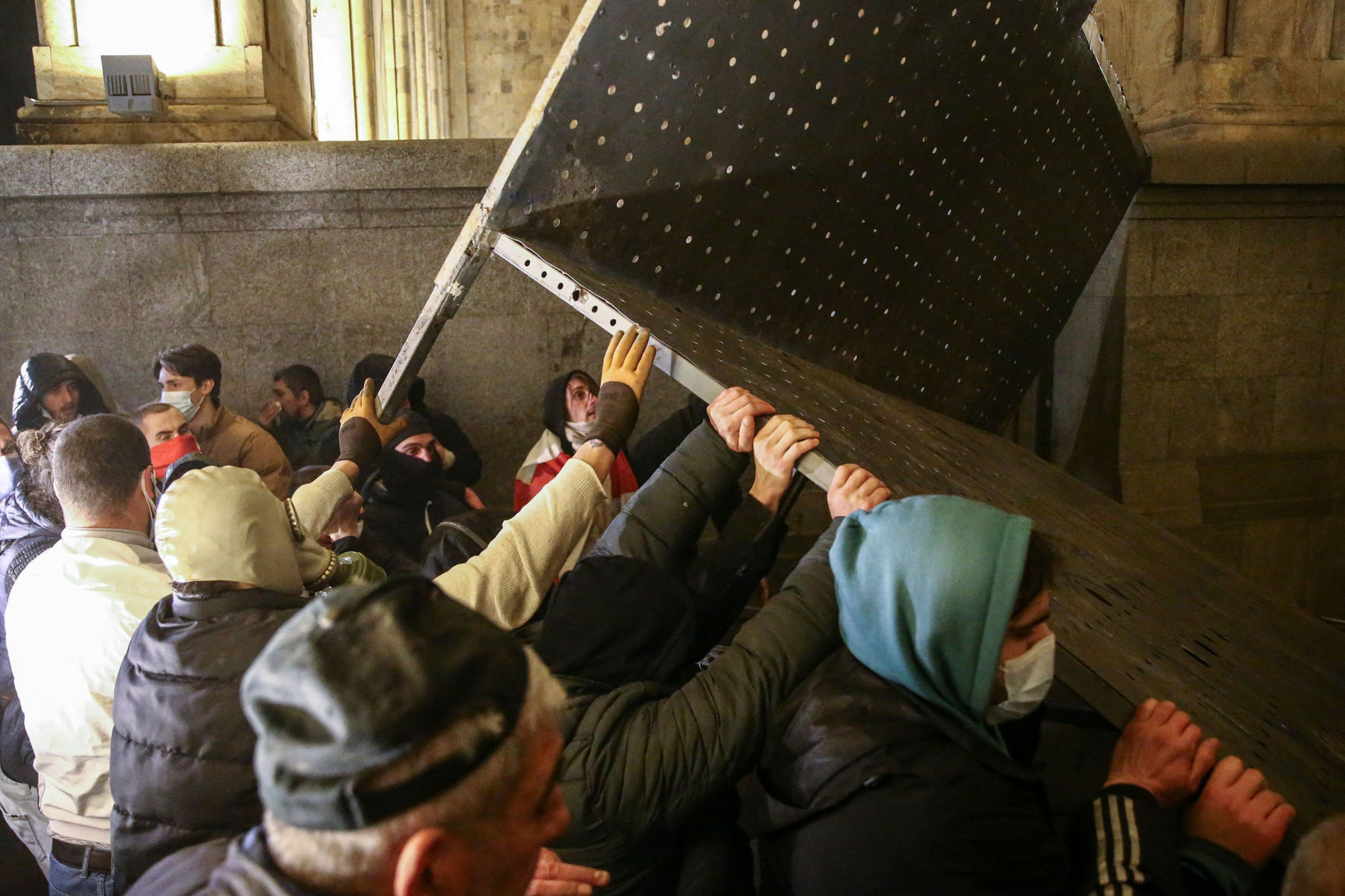 Грузия протестует. Почему курс на ЕС и НАТО под угрозой и дойдет ли до смены власти