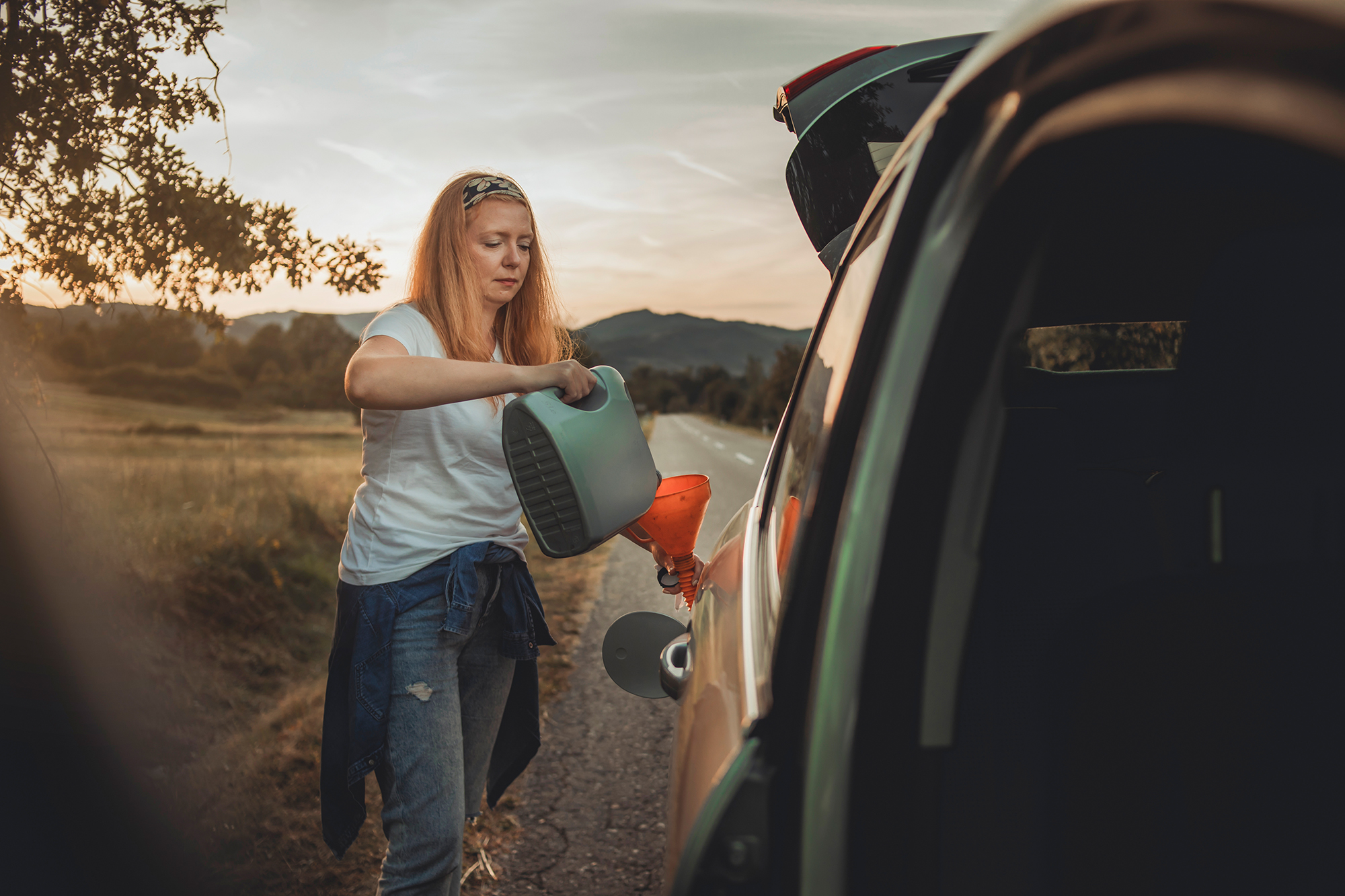 Можно ли в старую машину лить современный бензин: советы водителям