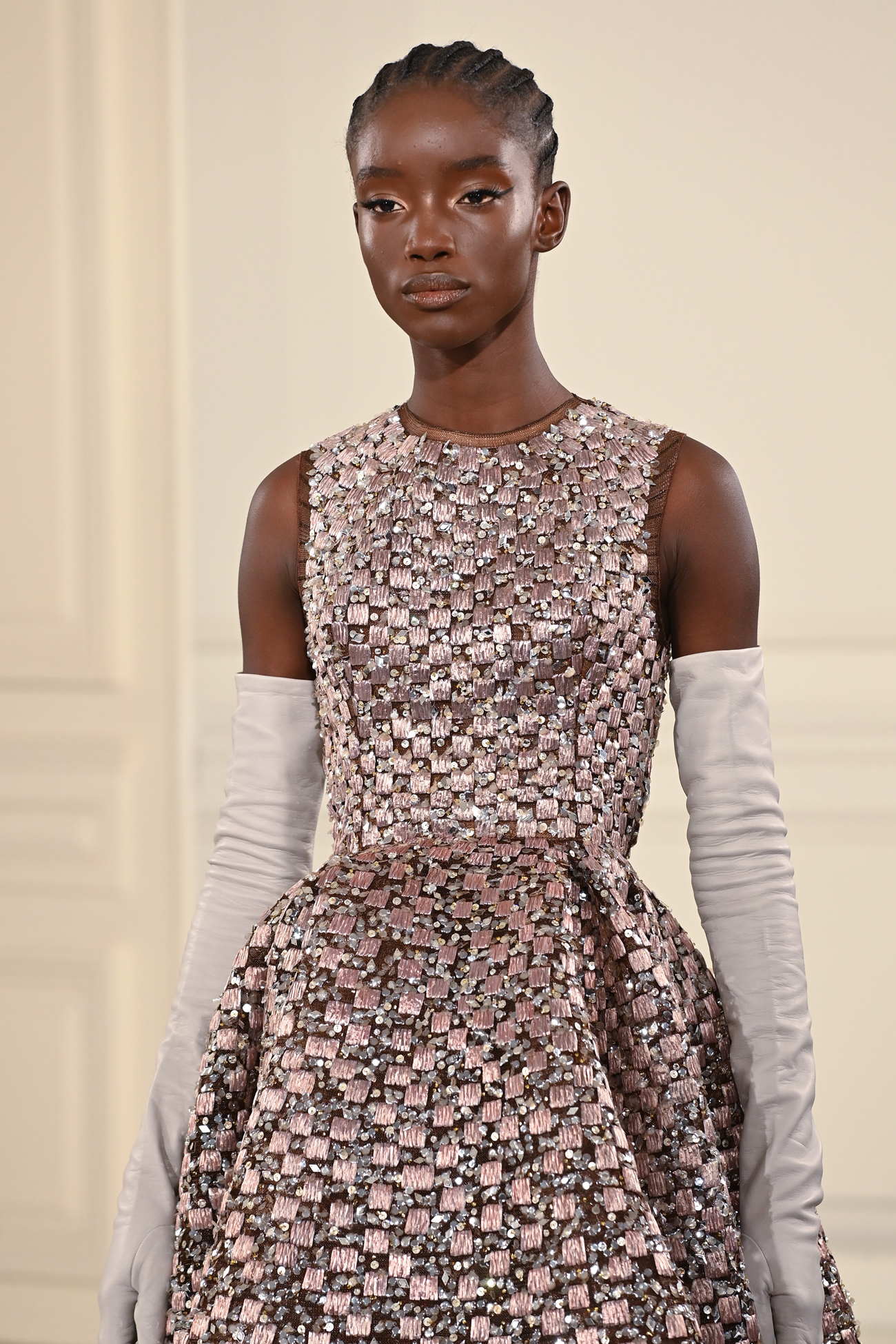 Сказочная роскошь, минимализм и многослойность: самые яркие образы кутюрной коллекции Valentino