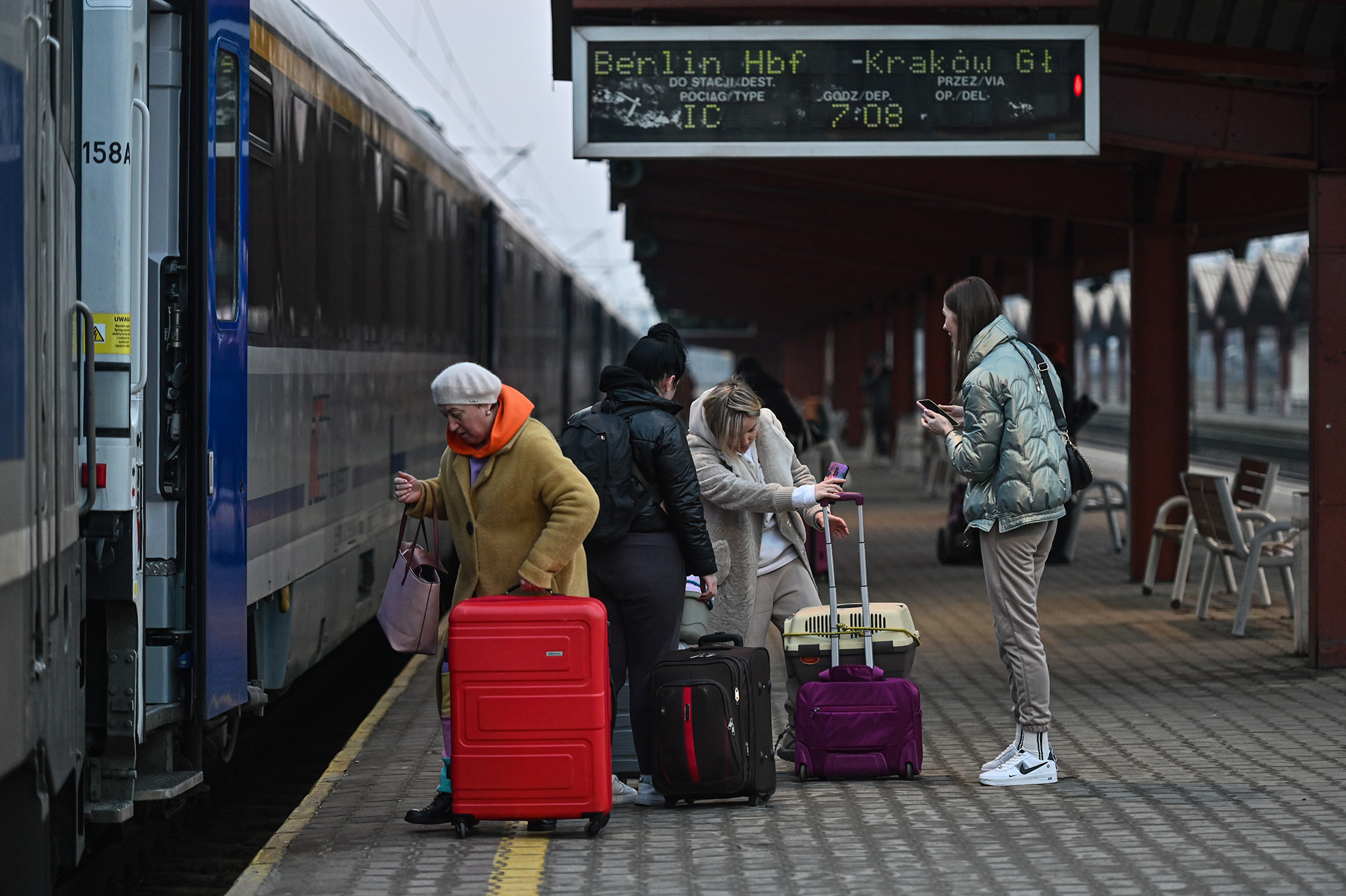 Как доехать в Германию беженцам из Украины - маршруты и транспорт | РБК  Украина