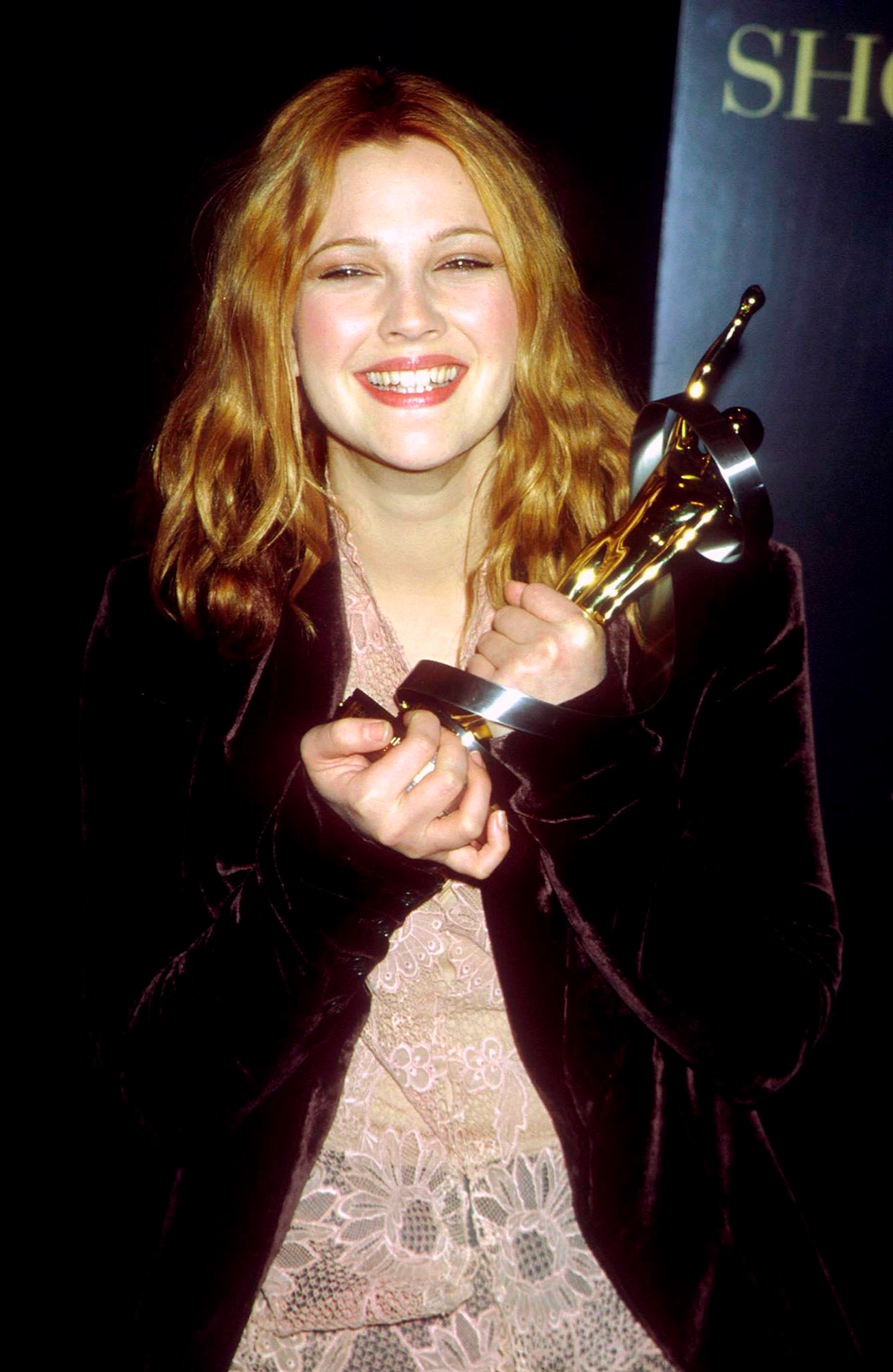 Бунтарка с ангельской внешностью: как менялась с годами Дрю Бэрримор