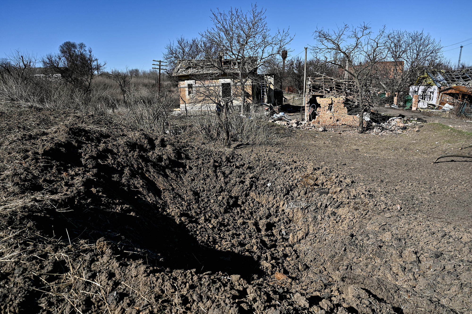 "Даже пролет ракеты влияет на урожай". Как война разрушает украинские почвы