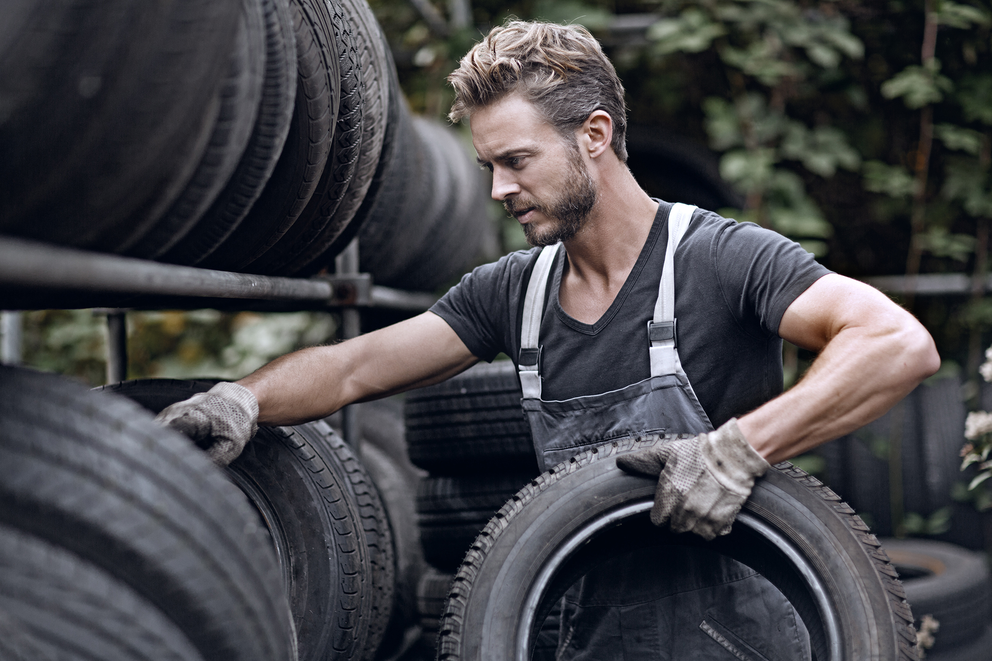 Всесезонні шини на авто в літній сезон: чим хороші і чим погані