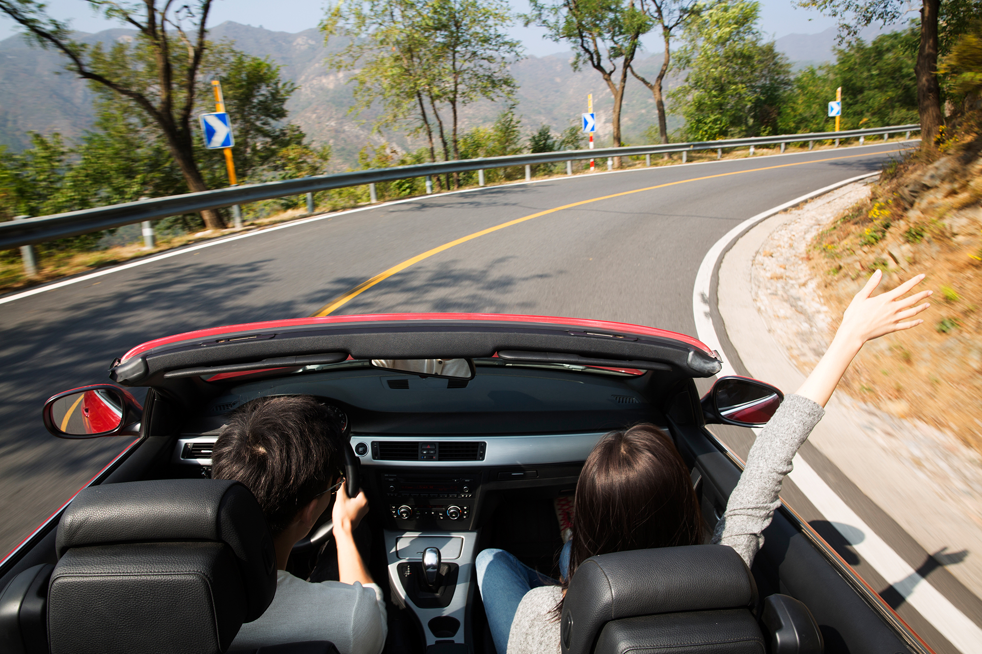 Ребенок на переднем кресле авто: когда можно и почему