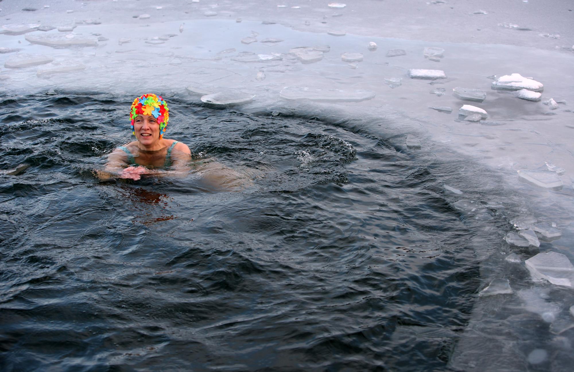 голые девочки в холодной воде фото 109