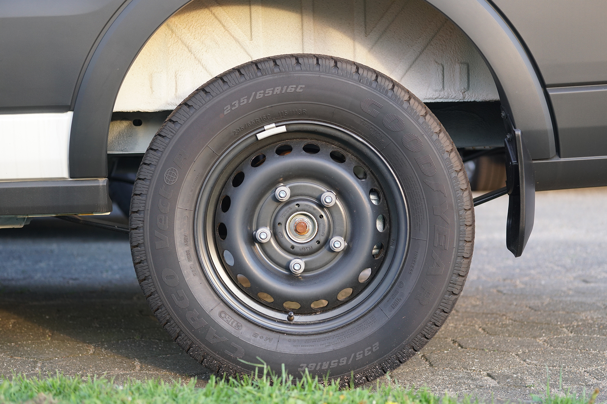 Легкосплавные, кованые, штампованные: какие колесные диски для авто лучше и почему