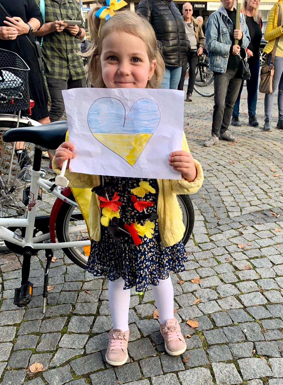 У Німеччині люди вийшли на підтримку українців і нагадали світу про війну: промовисті фото