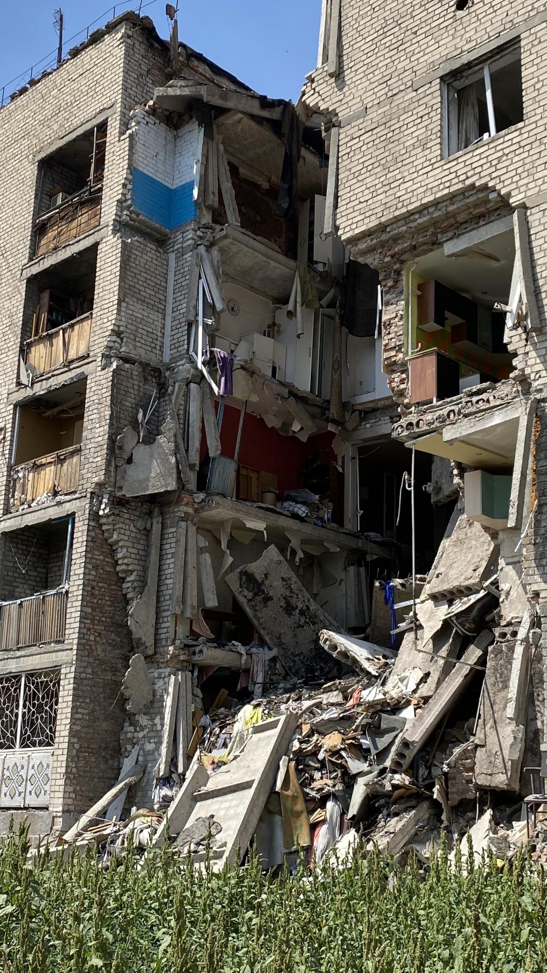 "Своїм прикладом хочу показати, як можна допомагати": як український музикант евакуює людей із лінії фронту (фото)