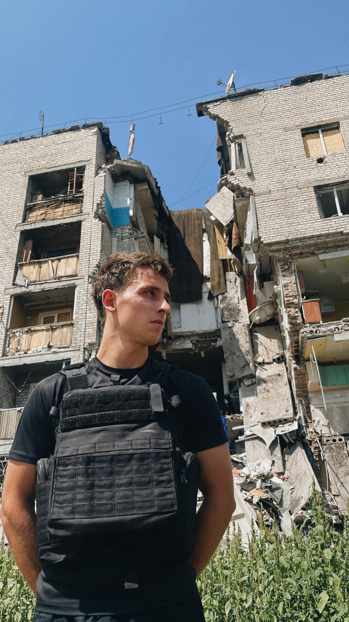 "Своїм прикладом хочу показати, як можна допомагати": як український музикант евакуює людей із лінії фронту (фото)