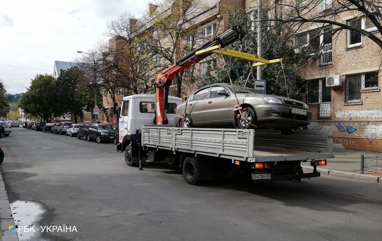 Штрафы за парковку во дворе: где точно нельзя ставить машину. Читайте на  UKR.NET