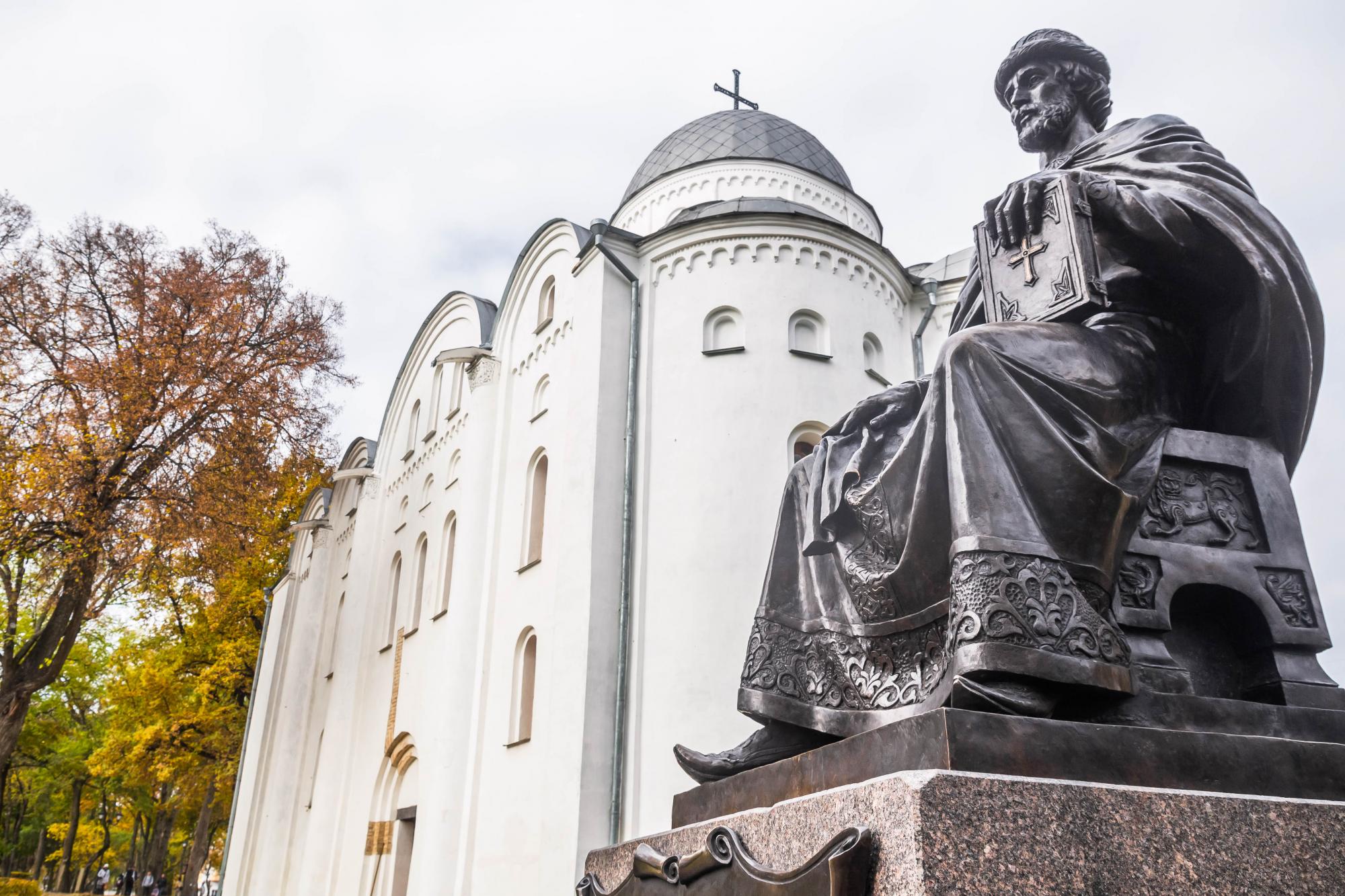 Что посмотреть в Чернигове осенью - памятники истории, деревянные дома,  рестораны и кафе | РБК Украина