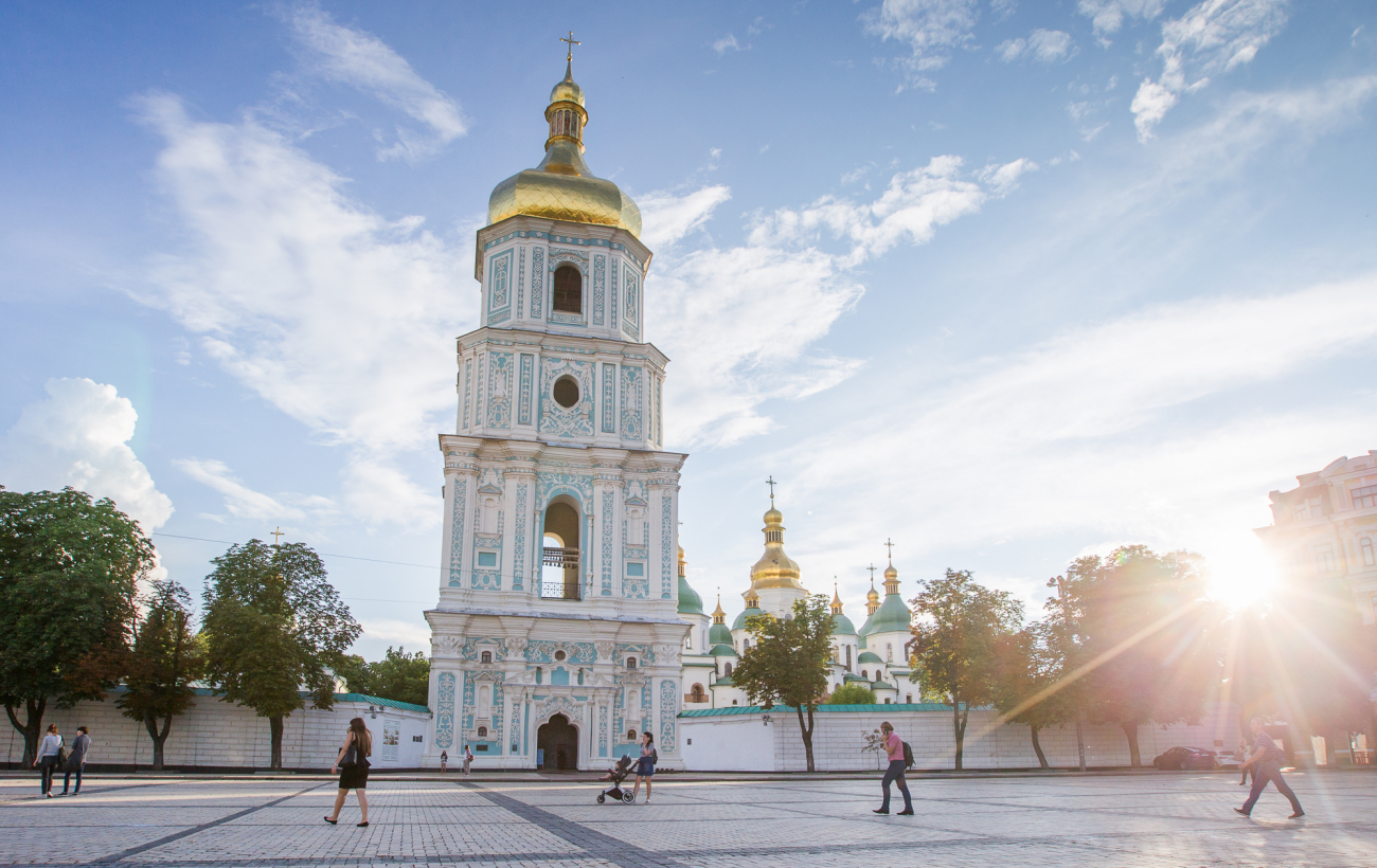 На одному з найвизначніших соборів Києва помітили герб Російської імперії (фото)