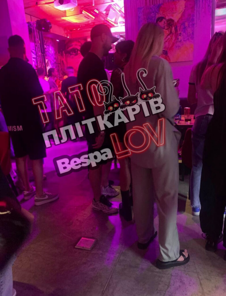 Заможній і значно старший за неї: блогер "злив" інформацію про бойфренда Мішель Андраде і фото пари