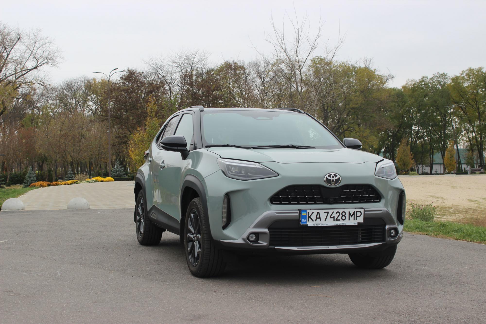 Тест-драйв Toyota Yaris Cross: переваги та недоліки міського кросовера