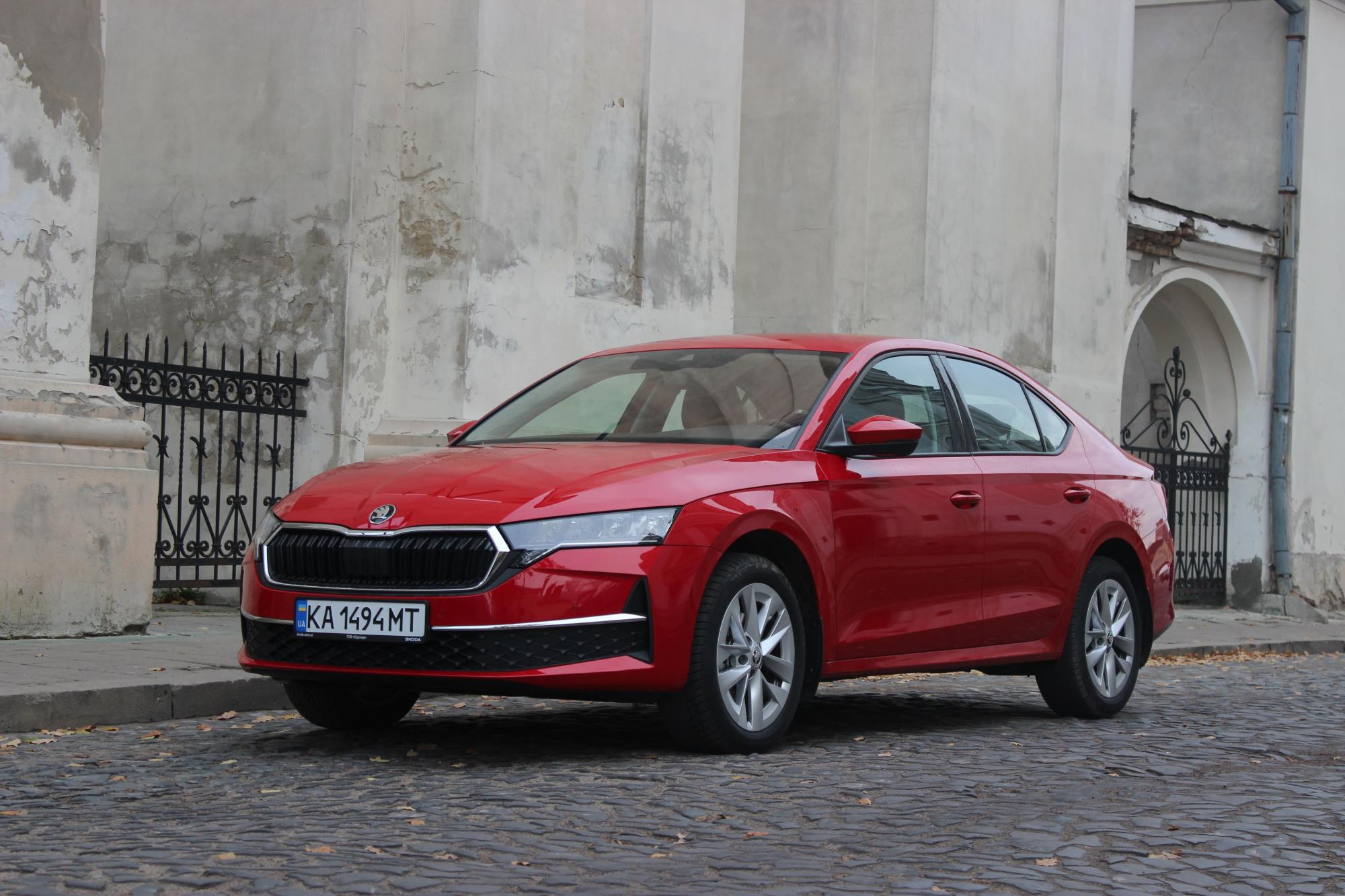 Тест-драйв гібридної Skoda Octavia: переваги та недоліки оновленого ліфтбека