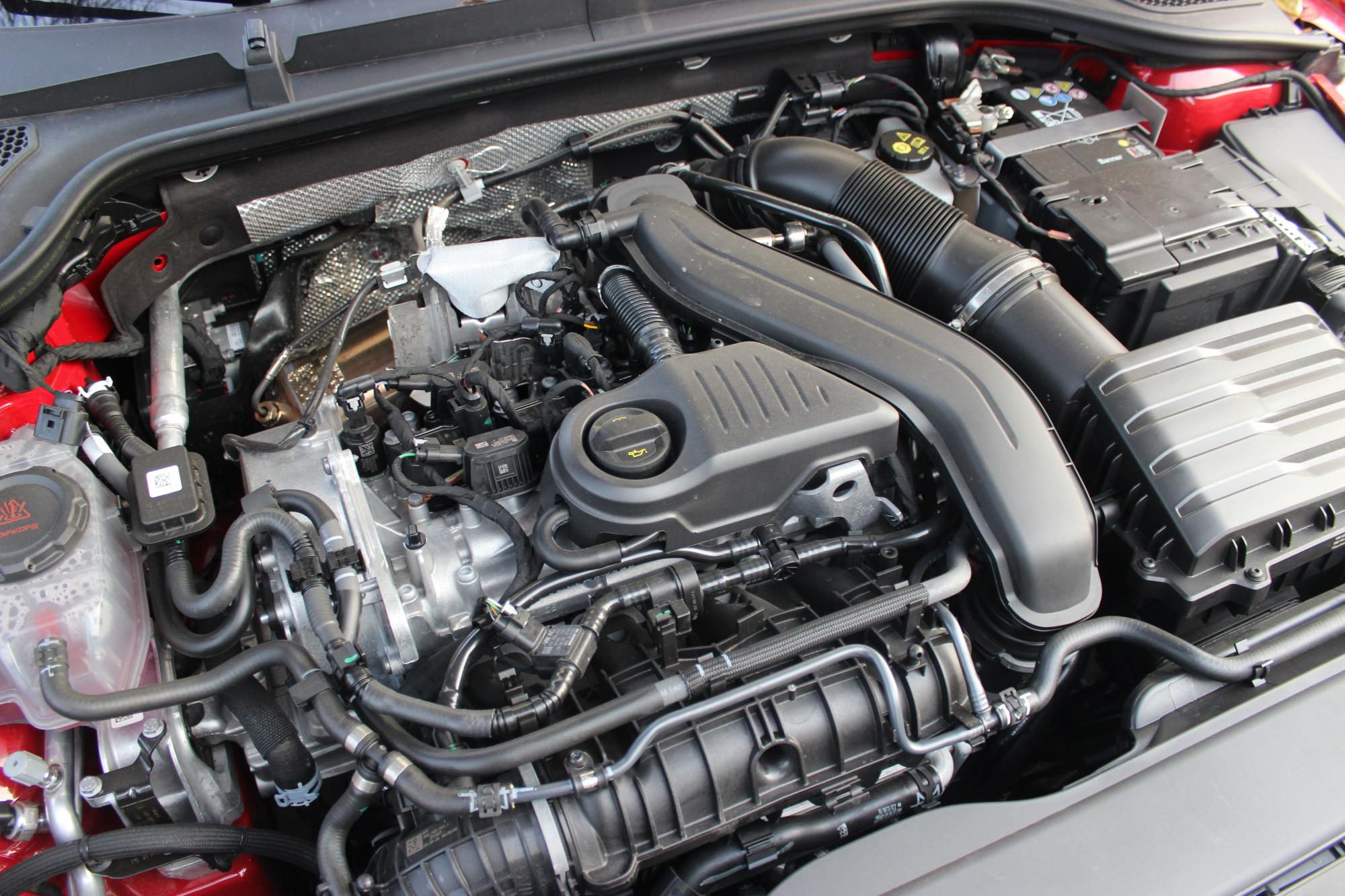 Тест-драйв гібридної Skoda Octavia: переваги та недоліки оновленого ліфтбека