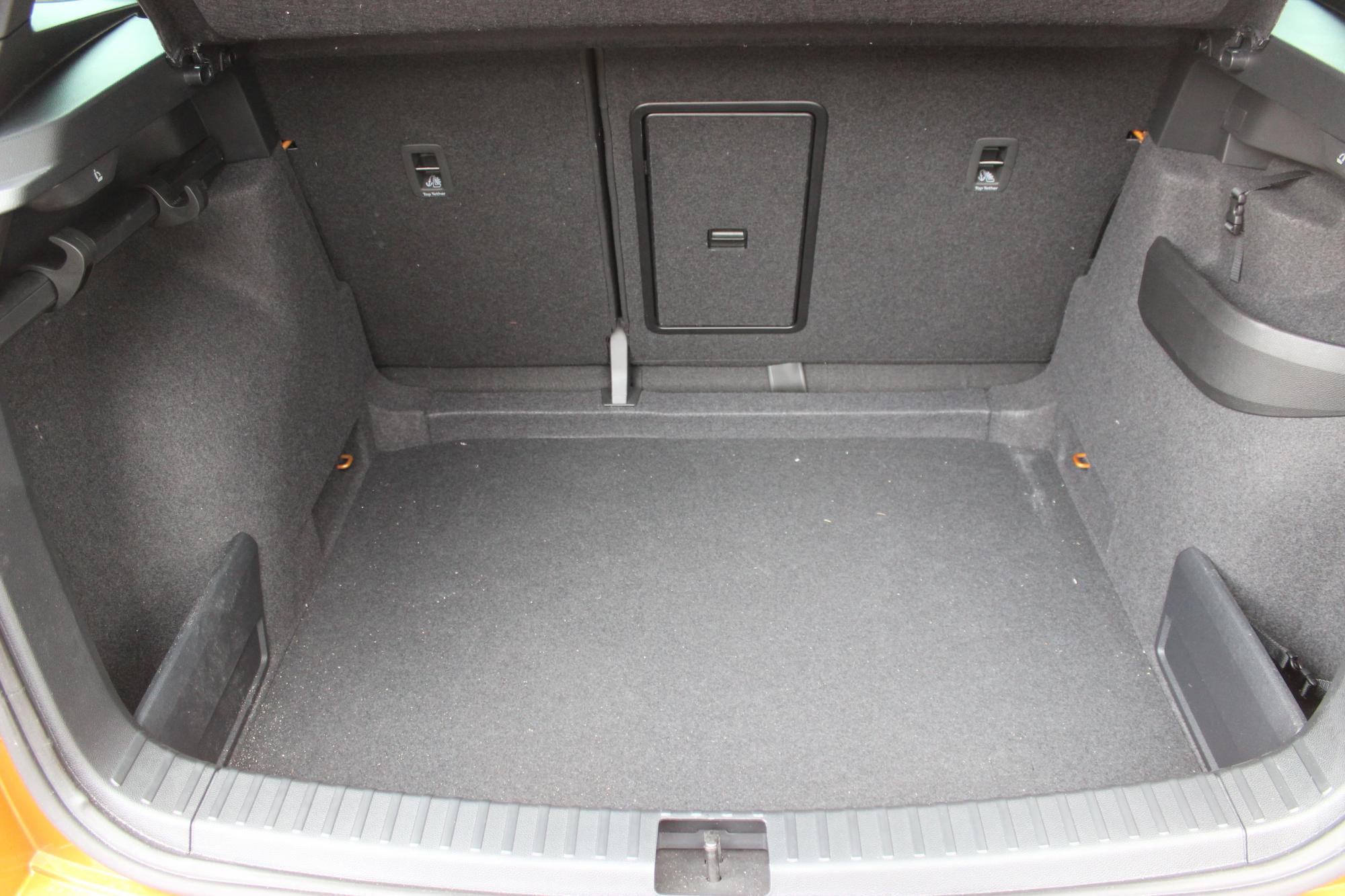 Тест-драйв Skoda Karoq: преимущества и недостатки обновленного кроссовера