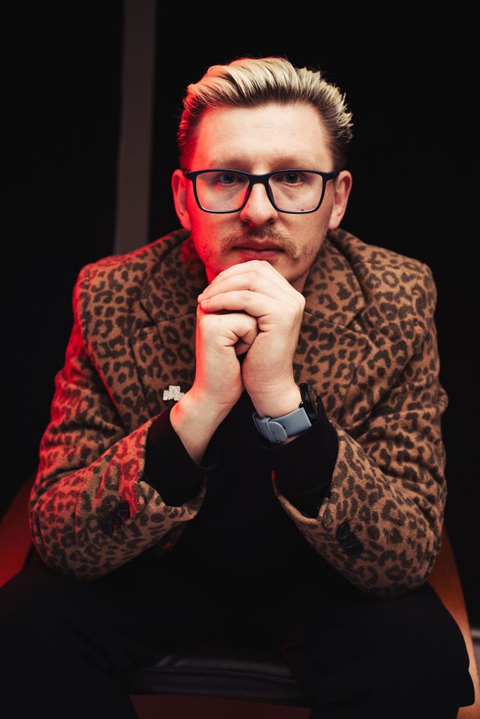 Смотрите очень трогательный клип о любви на фоне войны