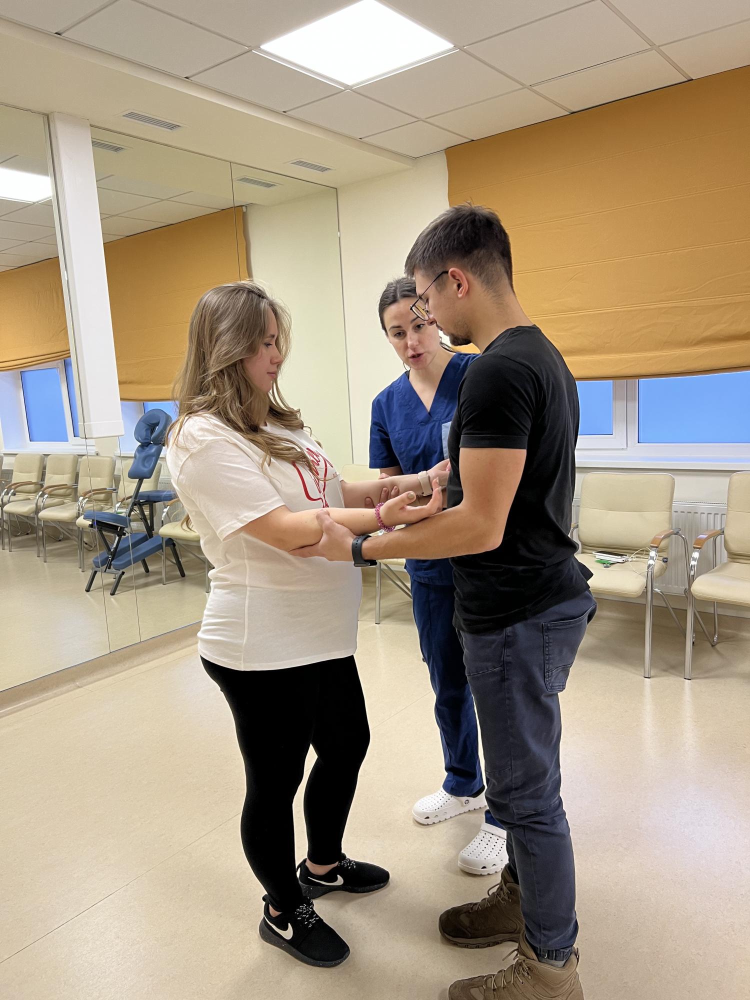 "Разом зробили, разом і народили". Чому партнерські пологи стають популярними та як до них готуватися