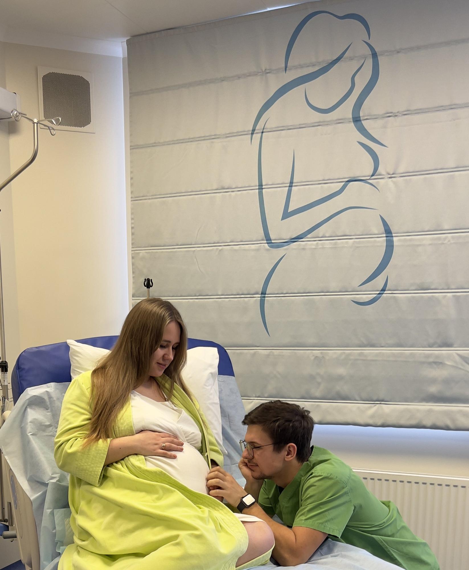 "Разом зробили, разом і народили". Чому партнерські пологи стають популярними та як до них готуватися