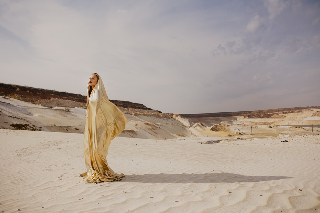 Тина Кароль поразила "непокоренным" образом: невероятные фото