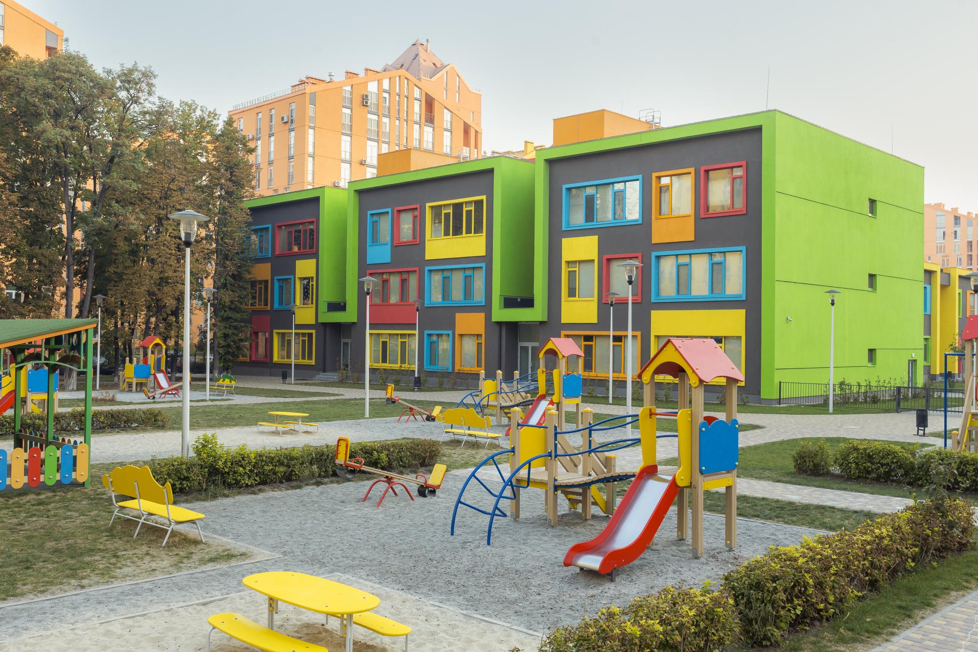 Безперервний освітній процес в умовах війни: які укриття будують в сучасних українських школах мережі А+?