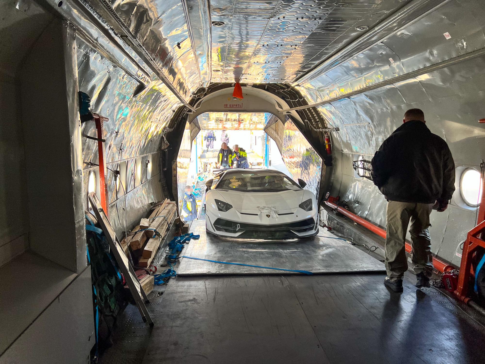 Lamborghini та Rolls-Royce: Україна передала Німеччини елітні авто міжнародних шахраїв