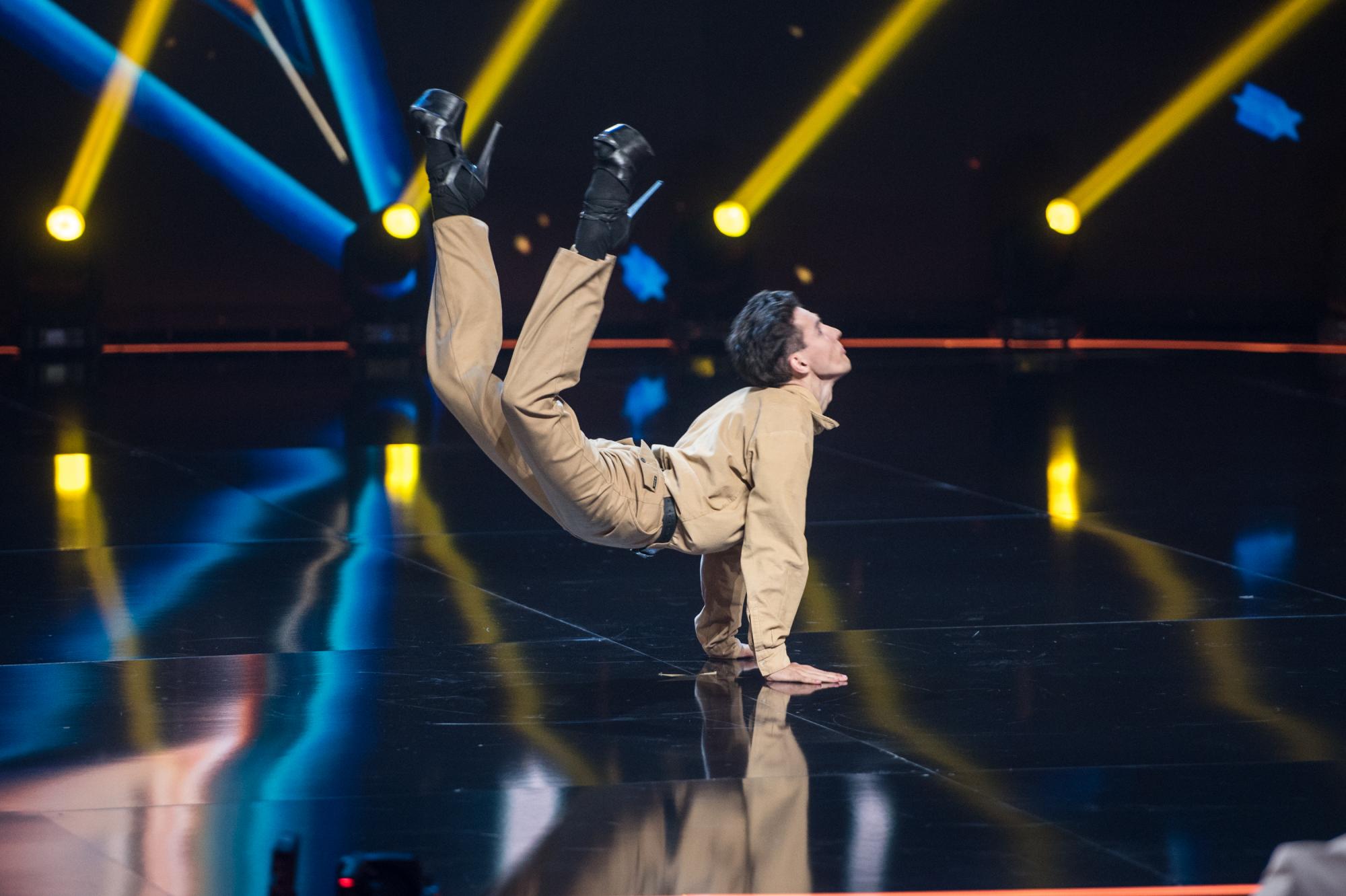 Чиновник Віталік із Запоріжжя встав на підбори, щоб перетанцювати Марув: дивіться, що з цього вийшло