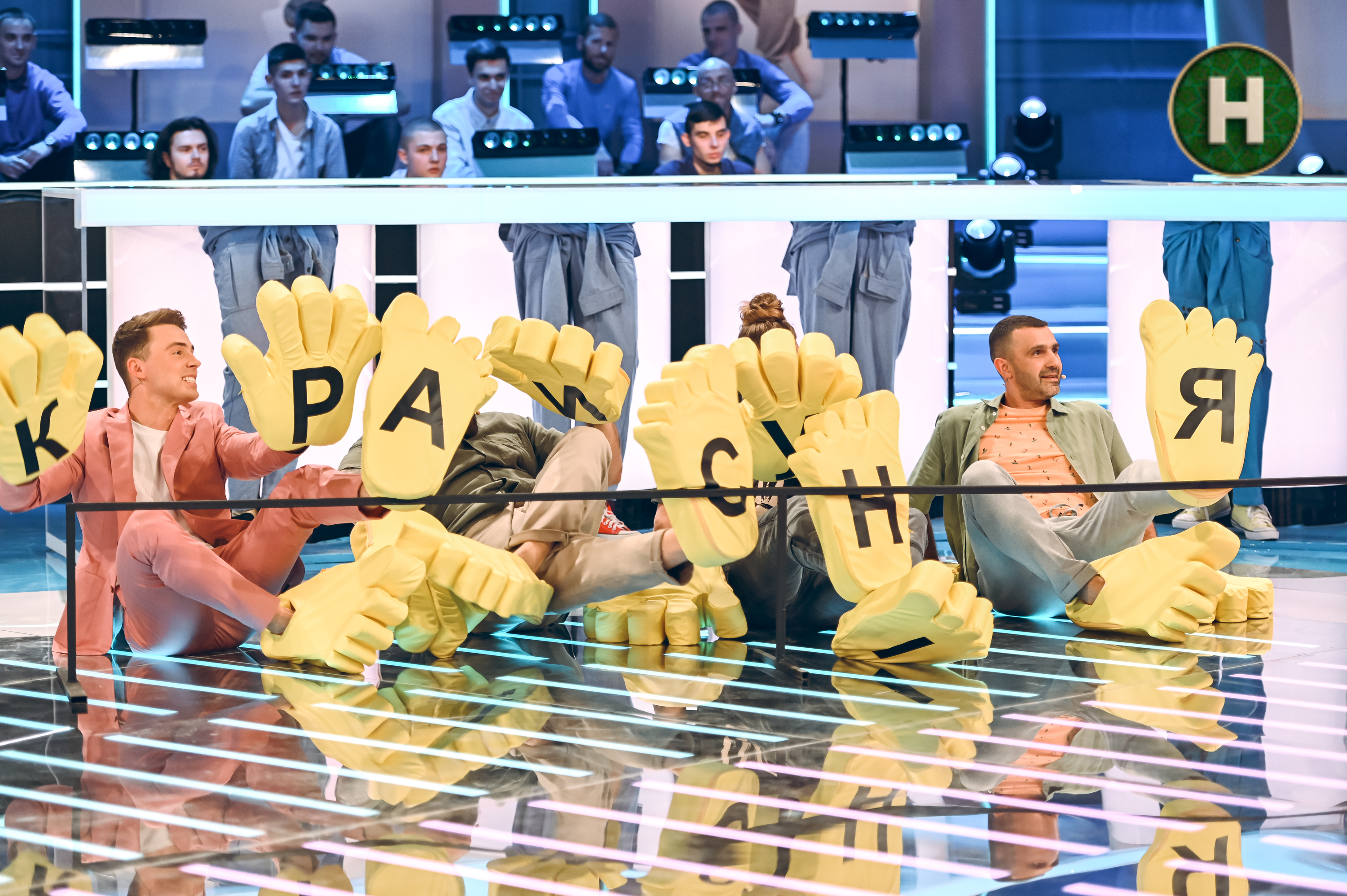 "Сколько женщин звонили бывшему навеселе" Интересная статистика из шоу "Хто зверху?"