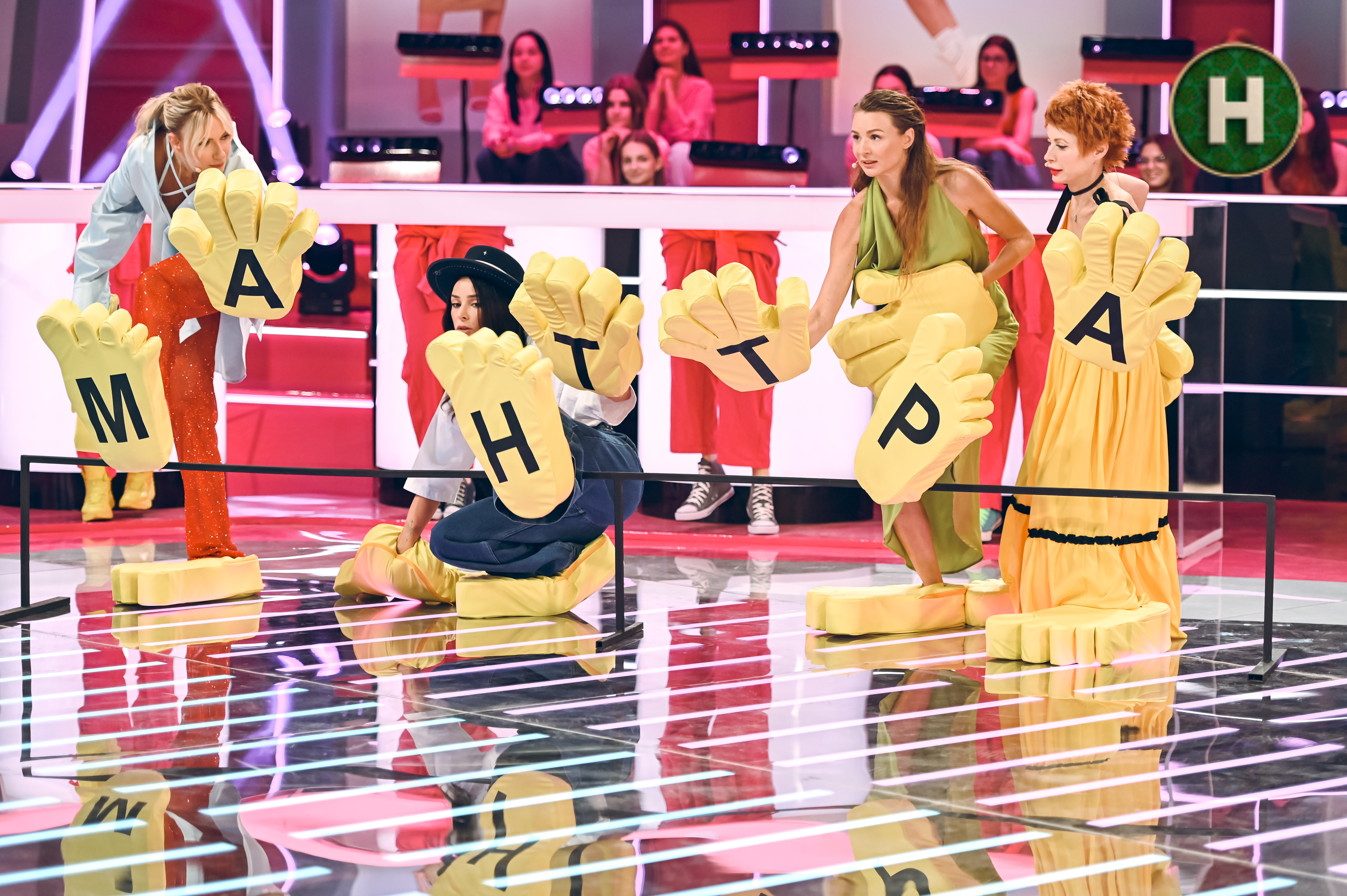 "Сколько женщин звонили бывшему навеселе" Интересная статистика из шоу "Хто зверху?"