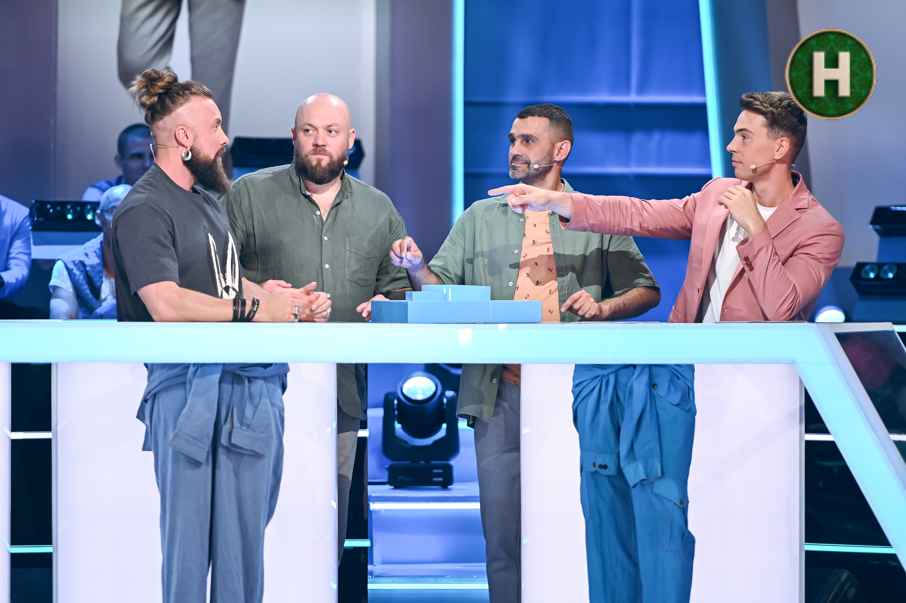 "Сколько женщин звонили бывшему навеселе" Интересная статистика из шоу "Хто зверху?"