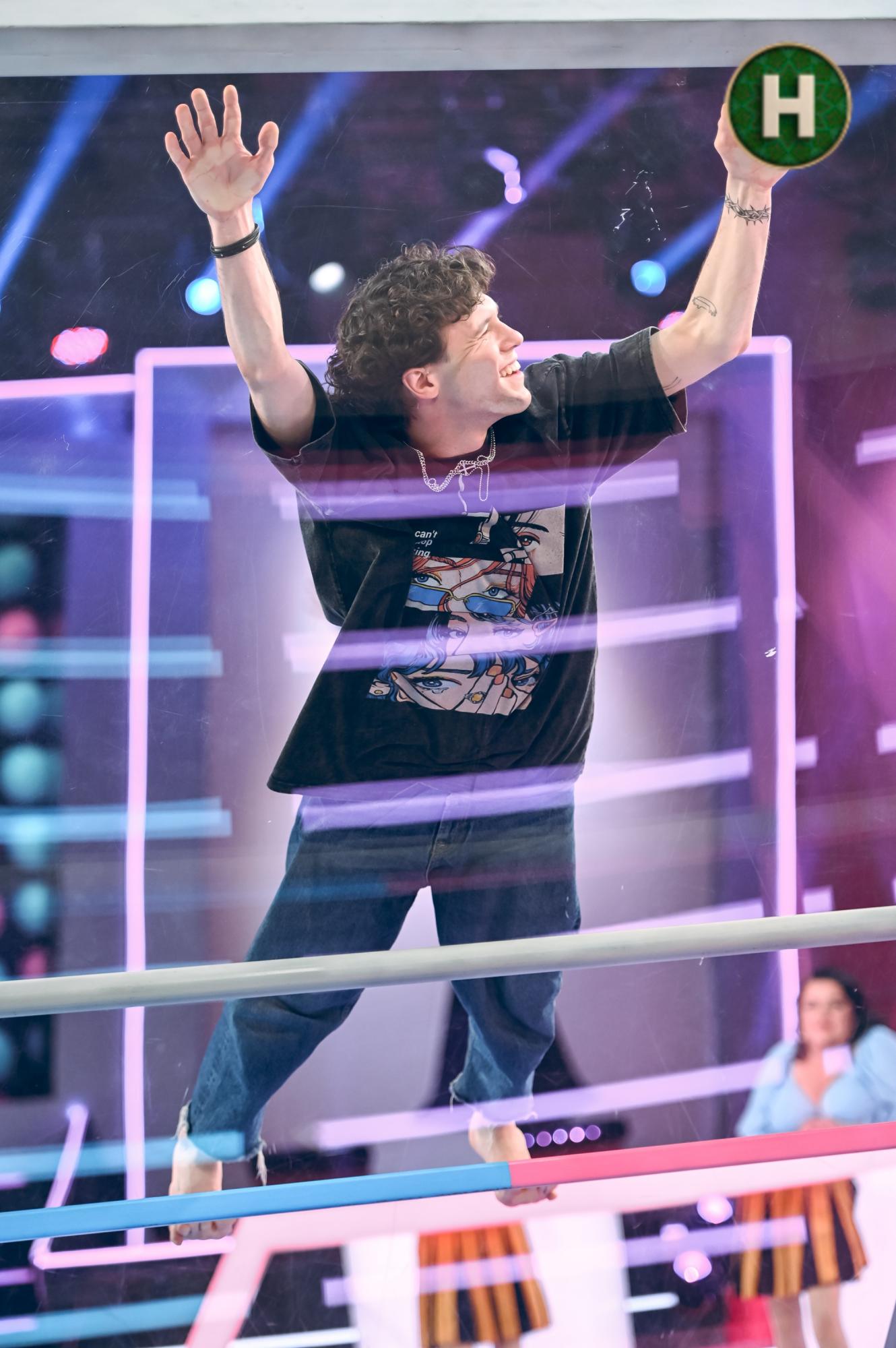 "Сколько мужчин влюблялось в свою преподавательницу?" Интересные статистические факты из шоу "Хто зверху?"