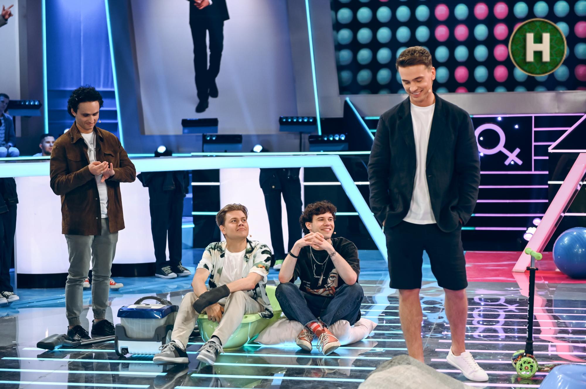 "Сколько мужчин влюблялось в свою преподавательницу?" Интересные статистические факты из шоу "Хто зверху?"