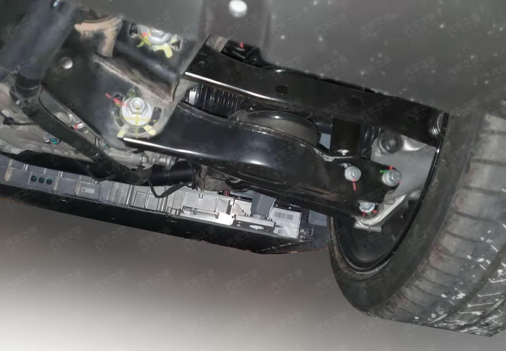 Біля кордонів України на тестах помічено таємничий електрокар