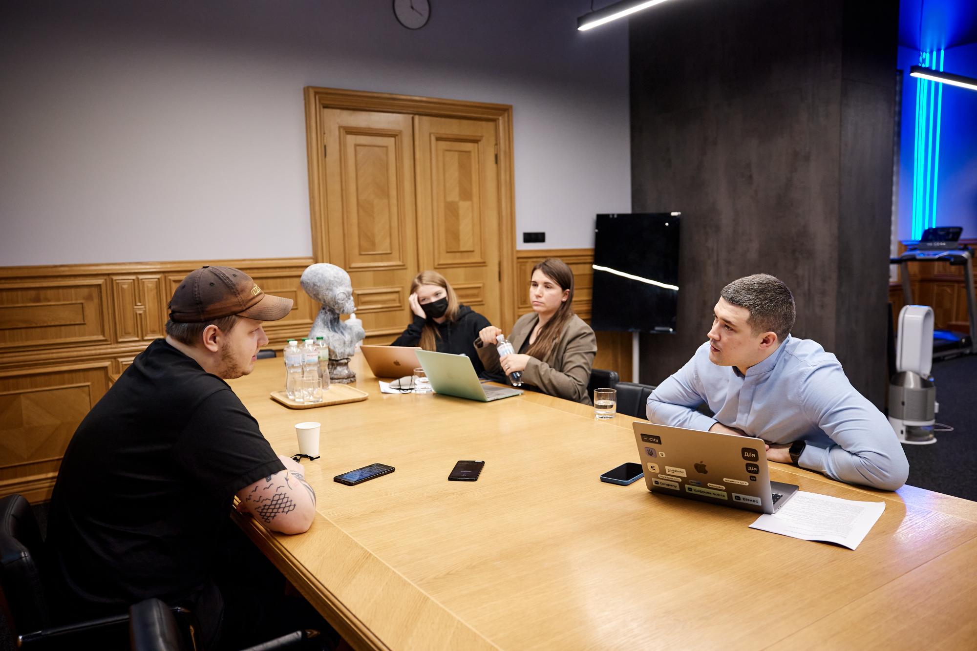 Будущее "Дія", е-гривна и свадьбы онлайн. Блиц-интервью Михаила Федорова