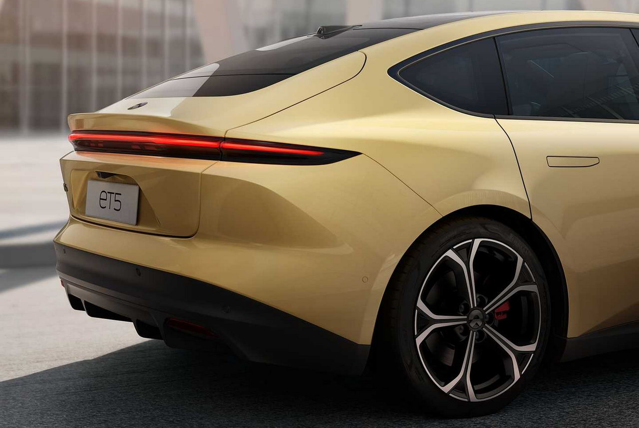 У бюджетного электрокара Tesla Model 3 появился роскошный конкурент из Китая