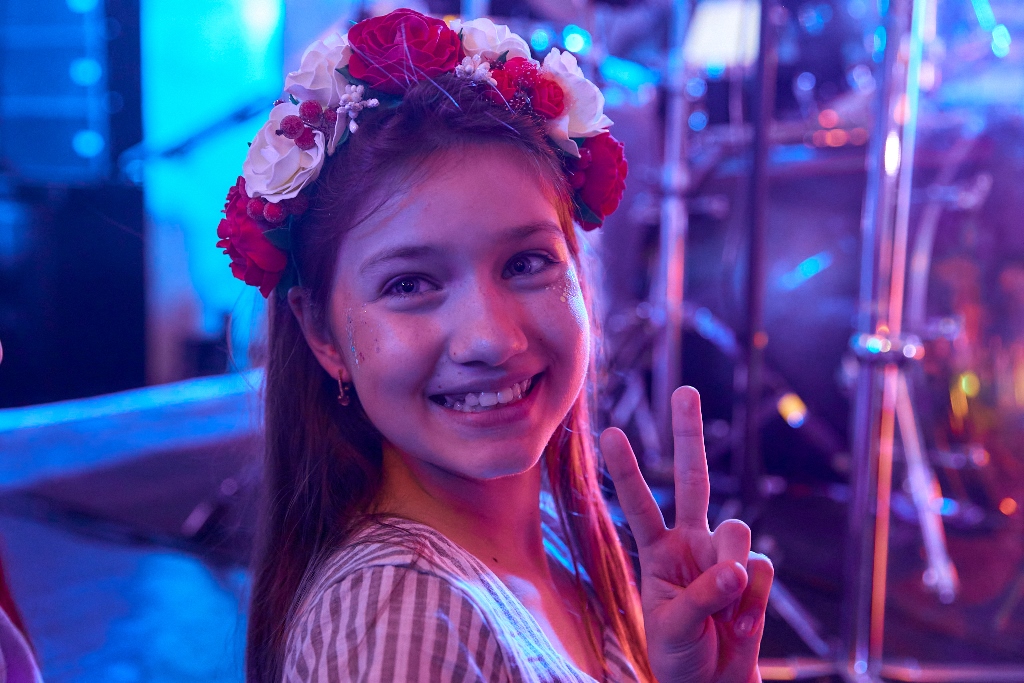 Макс Барских впервые с начала войны спел в Киеве: фото с необычного концерта