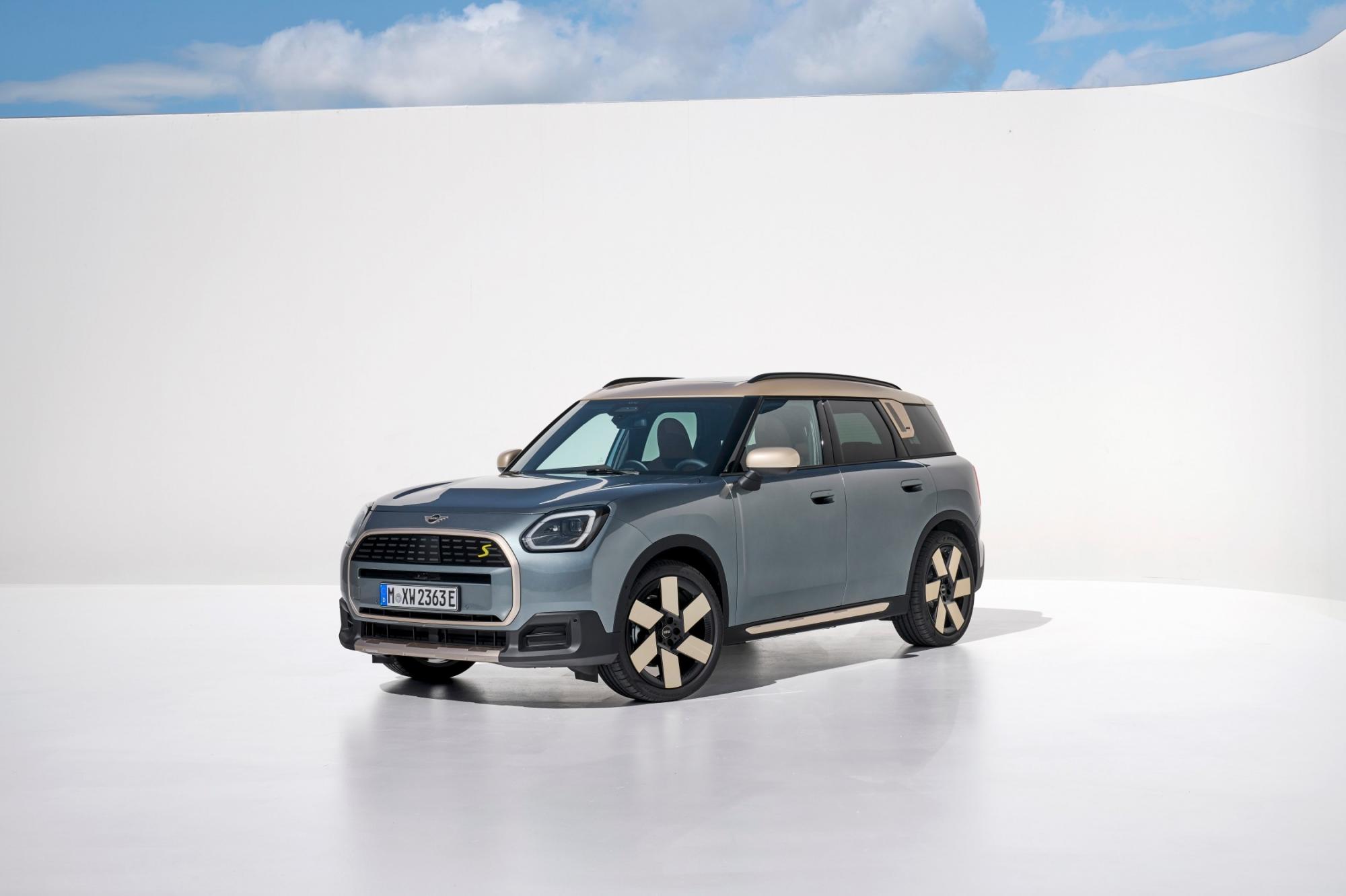 Компания Mini официально представила электрические Countryman и Cooper: что  известно