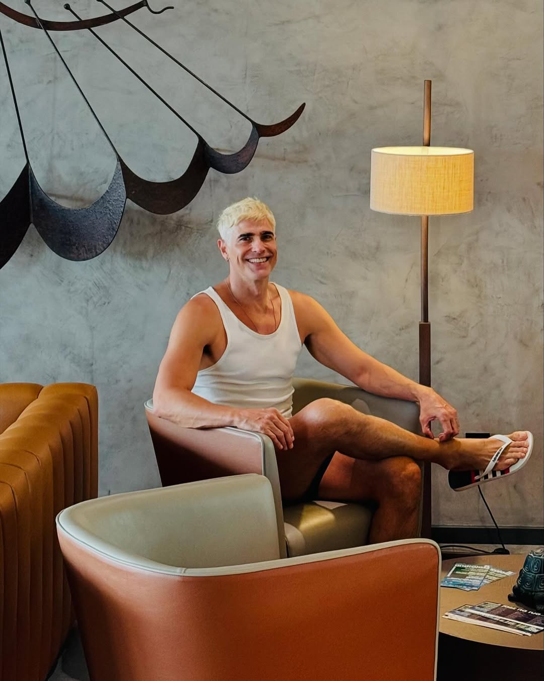 Красунчик-лікар Еду з бразильського серіалу "Сімейні узи": як виглядає актор