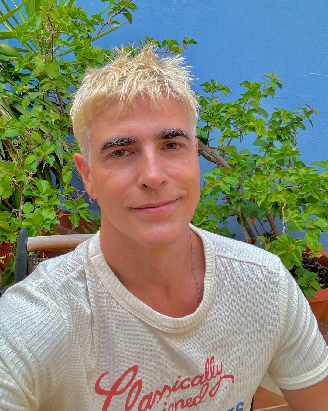 Красунчик-лікар Еду з бразильського серіалу "Сімейні узи": як виглядає актор