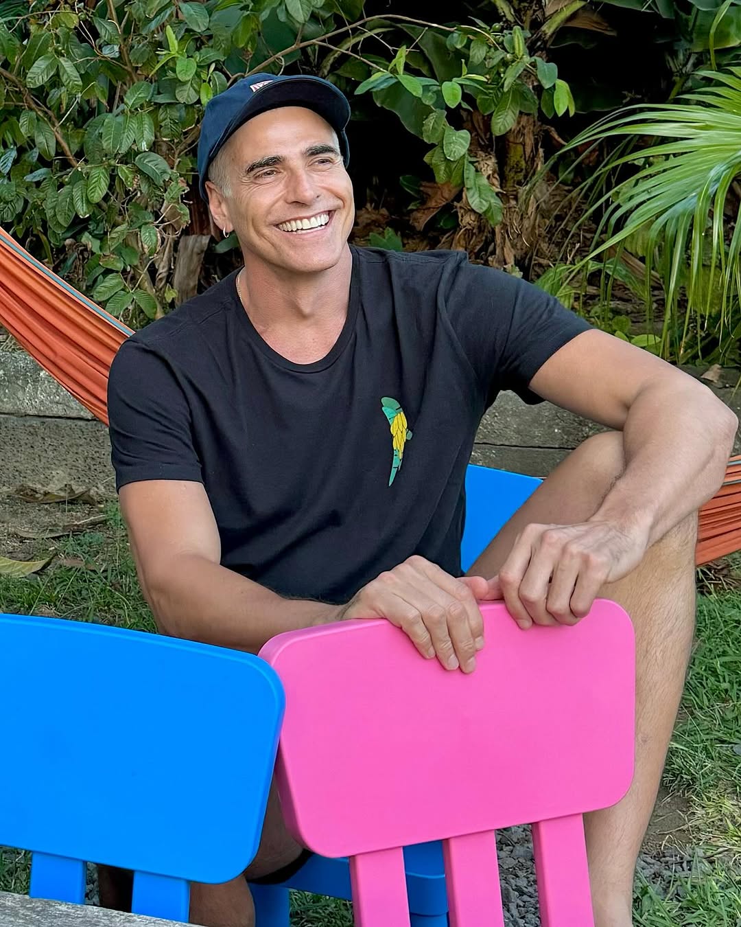 Красунчик-лікар Еду з бразильського серіалу "Сімейні узи": як виглядає актор