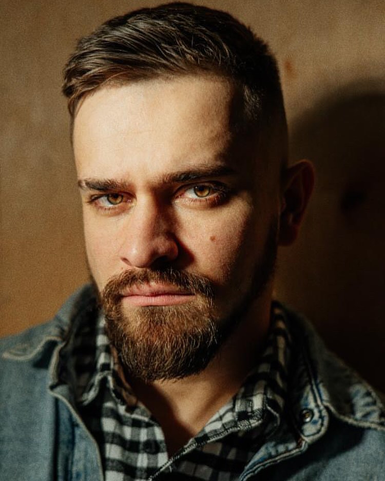 Санта-Клаус не приходив: актор-військовий пригадав, як відзначав новорічні свята на фронті