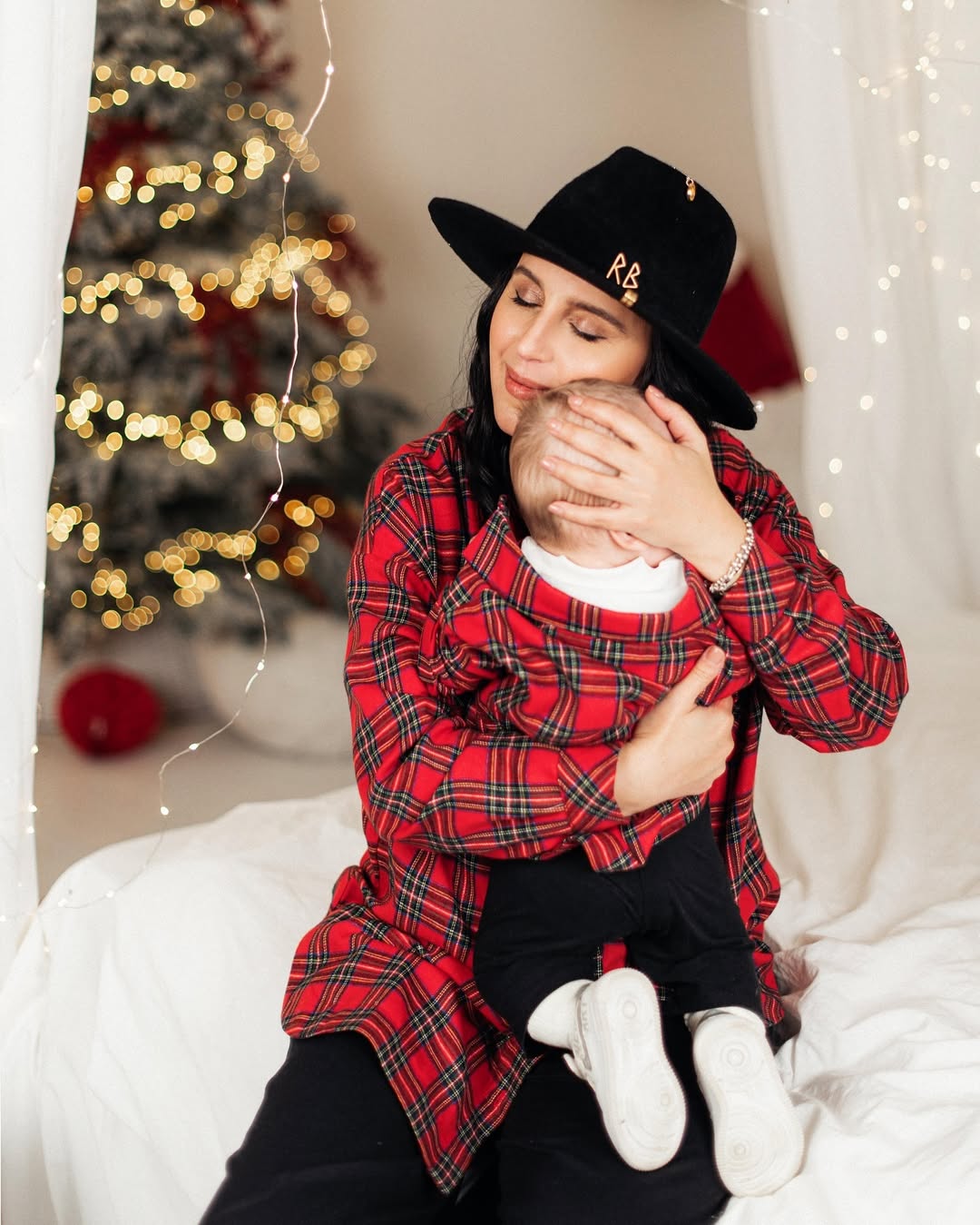 Сил і віри у світле майбутнє: зірки привітали українців з Новим роком-2025